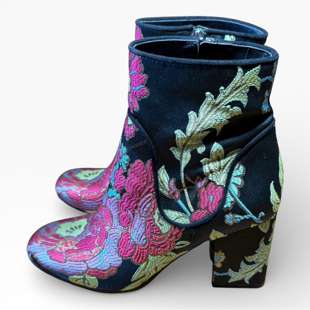 Marc Fisher Jana Boots with Ankle Block Heel - 8M